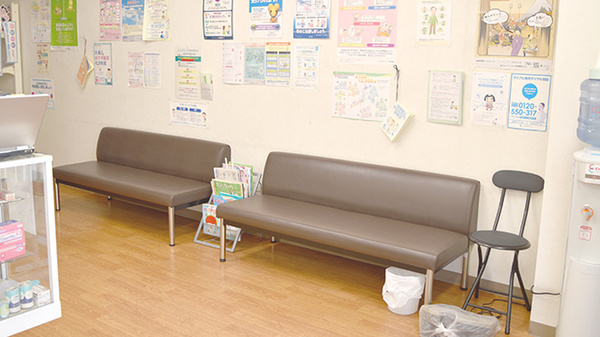 ふたば薬局の待合スペース