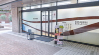 あやめ薬局広尾ガーデンヒルズ店の入口