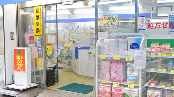 ミカド薬局高円寺東店の入口
