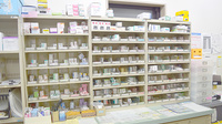 アルファ薬局池袋店の薬棚