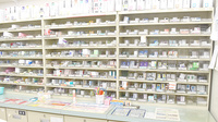 椎名町薬局の薬棚