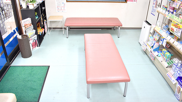 つくし薬局日暮里店の待合スペース