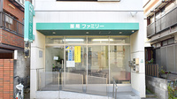 薬局ファミリーの外観
