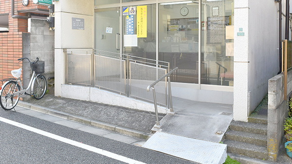 薬局ファミリーの入口