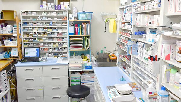 薬局ファミリーの調剤室