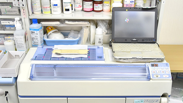 薬局ファミリーの調剤器具