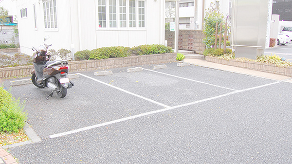 薬樹薬局　西保木間の駐車場
