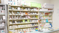ヤマグチ薬局　一ツ家店の薬棚