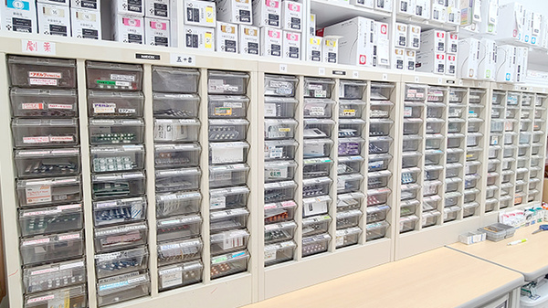 つくし薬局江北店の薬棚