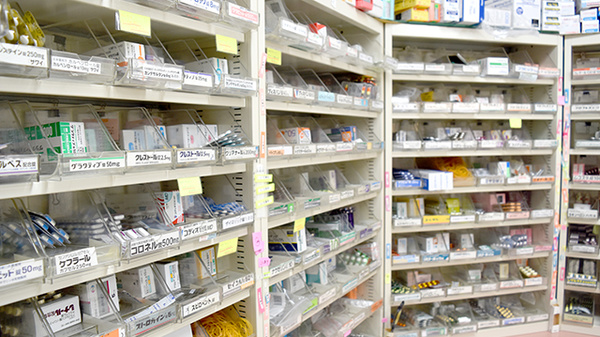 ミサワ薬局新小岩北口店の薬棚