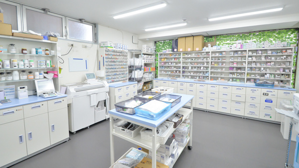 西新小岩薬局の調剤室