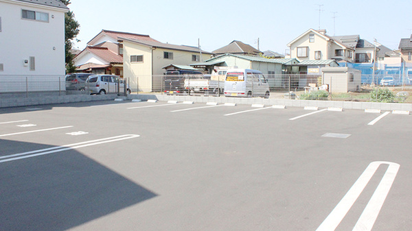 万年橋薬局の駐車場
