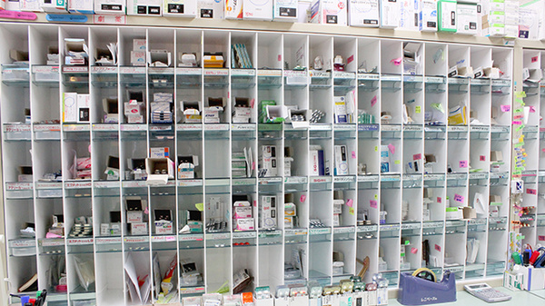ひまわり薬局下柚木店の薬棚