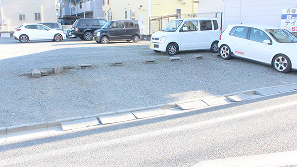 ひまわり薬局下柚木店の駐車場