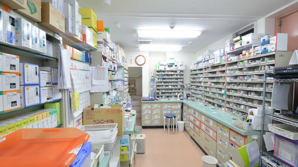 ひまわり薬局の調剤室