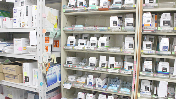 成瀬が丘薬局の薬棚