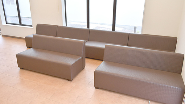 新成堂薬局 町田中町店の待合スペース