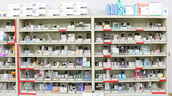 つばさ薬局　町田店の薬棚