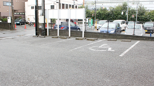 つばさ薬局　町田店の駐車場