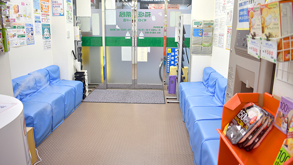 稲垣薬局　サンロード店の待合スペース