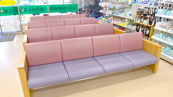 稲垣薬局　北町店の待合スペース
