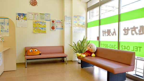 ヤマグチ薬局　中河原店の待合スペース