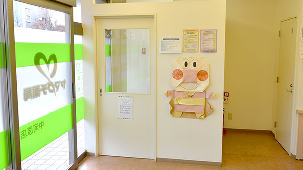 ヤマグチ薬局　中河原店の感染予防待合スペース