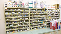 ヤマグチ薬局　中河原店の薬棚