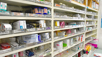 府中町薬局の薬棚