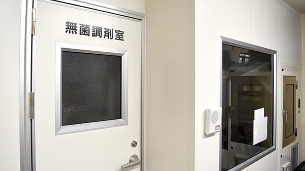 徳永薬局　国領店の無菌調剤室完備
