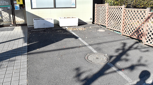中村薬局の駐車場