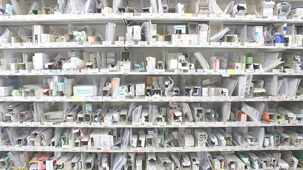 薬樹薬局　元町の薬棚