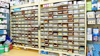 ケンコー堂薬局の薬棚