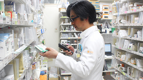 薬樹薬局　元町けやき通り店の作業風景