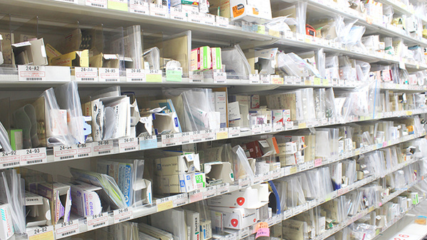 薬樹薬局　元町けやき通り店の薬棚