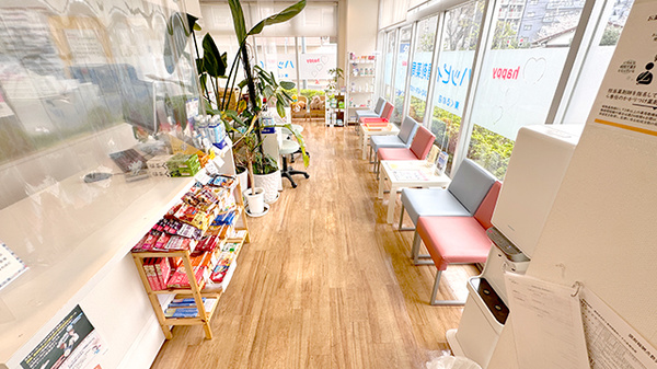 ハッピィ調剤薬局　東くるめ店の待合スペース