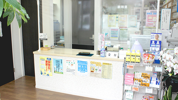 しらつち薬局の受付/カウンター