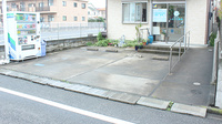 しらつち薬局の駐車場