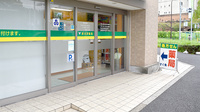 唐木田薬局の入口