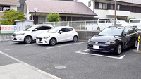 唐木田薬局の駐車場