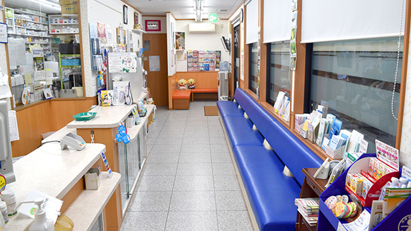 ゆずりは薬局の待合スペース