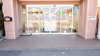 コスモ薬局西東京店の入口