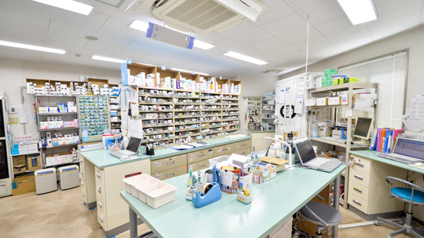 コスモ薬局西東京店の調剤室