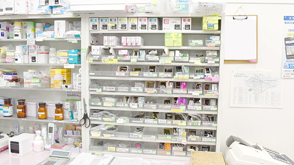 ハッピィ調剤薬局 たなし店の薬棚