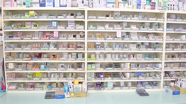薬局たんぽぽ田無店の薬棚