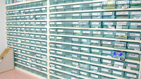 桜新町２丁目薬局の薬棚