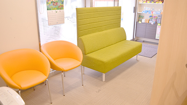 アガペ桜新町薬局の待合スペース
