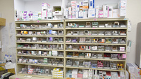 よつば薬局糀谷店の薬棚