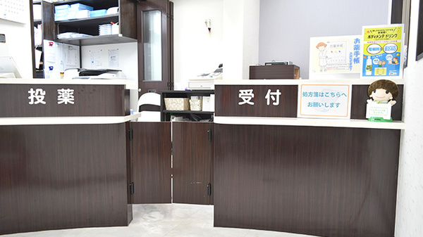薬局ホームケアファーマシー長原店の受付/カウンター