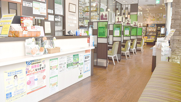 健ナビ薬樹薬局　矢向の受付/カウンター